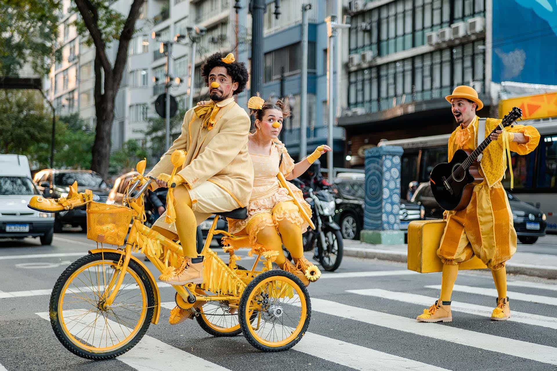 Homenagem ao circo itinerante e as palhaças latinoamericanas