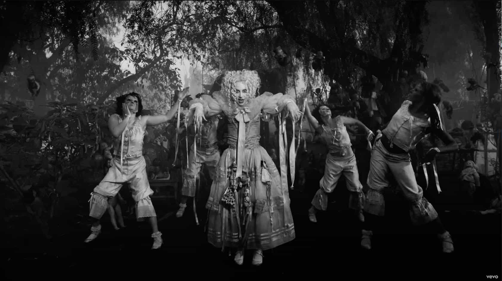 Lady Gaga revela vídeo de “The Dead Dance”