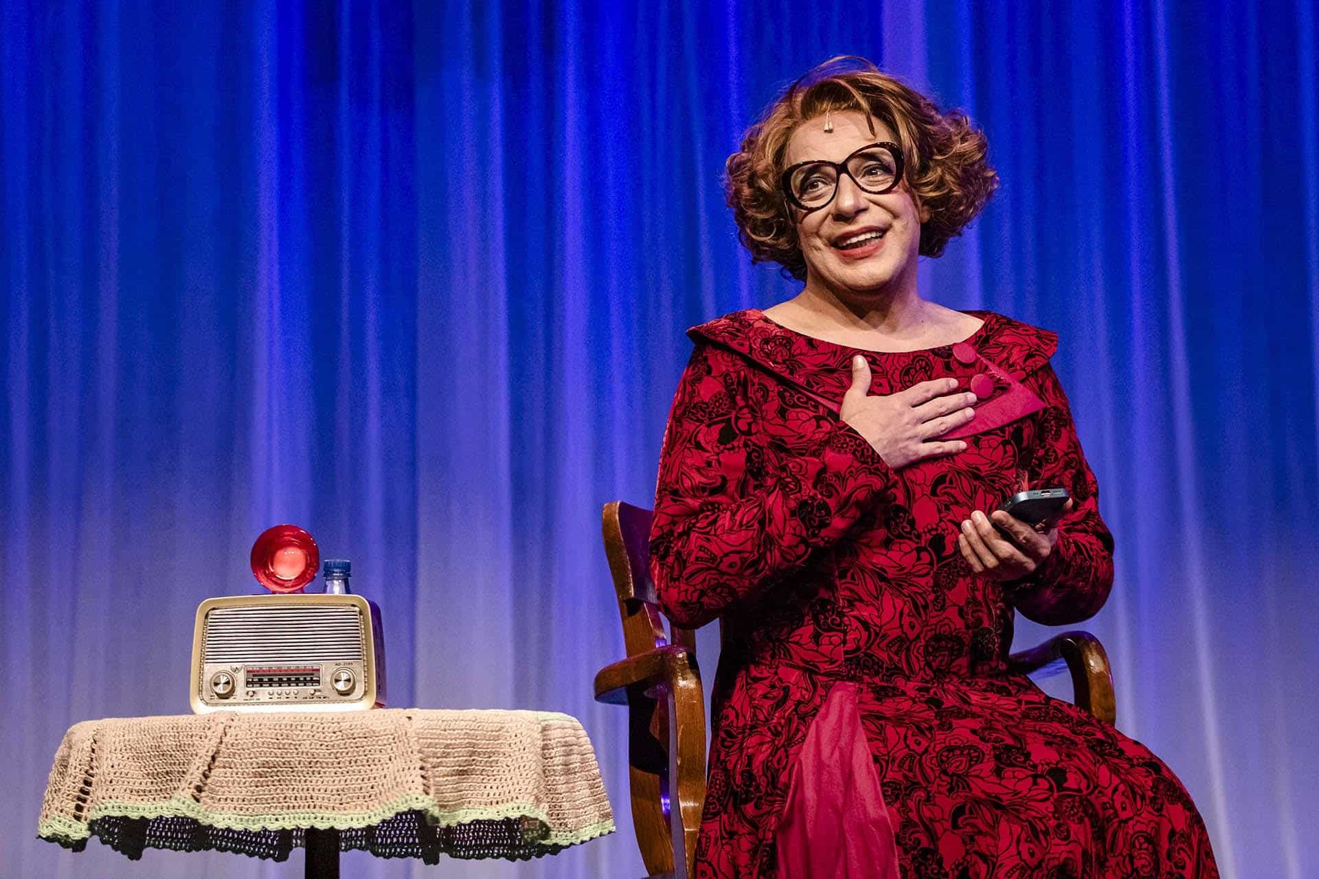 Dona Lola ganha nova temporada no Teatro Renaissance