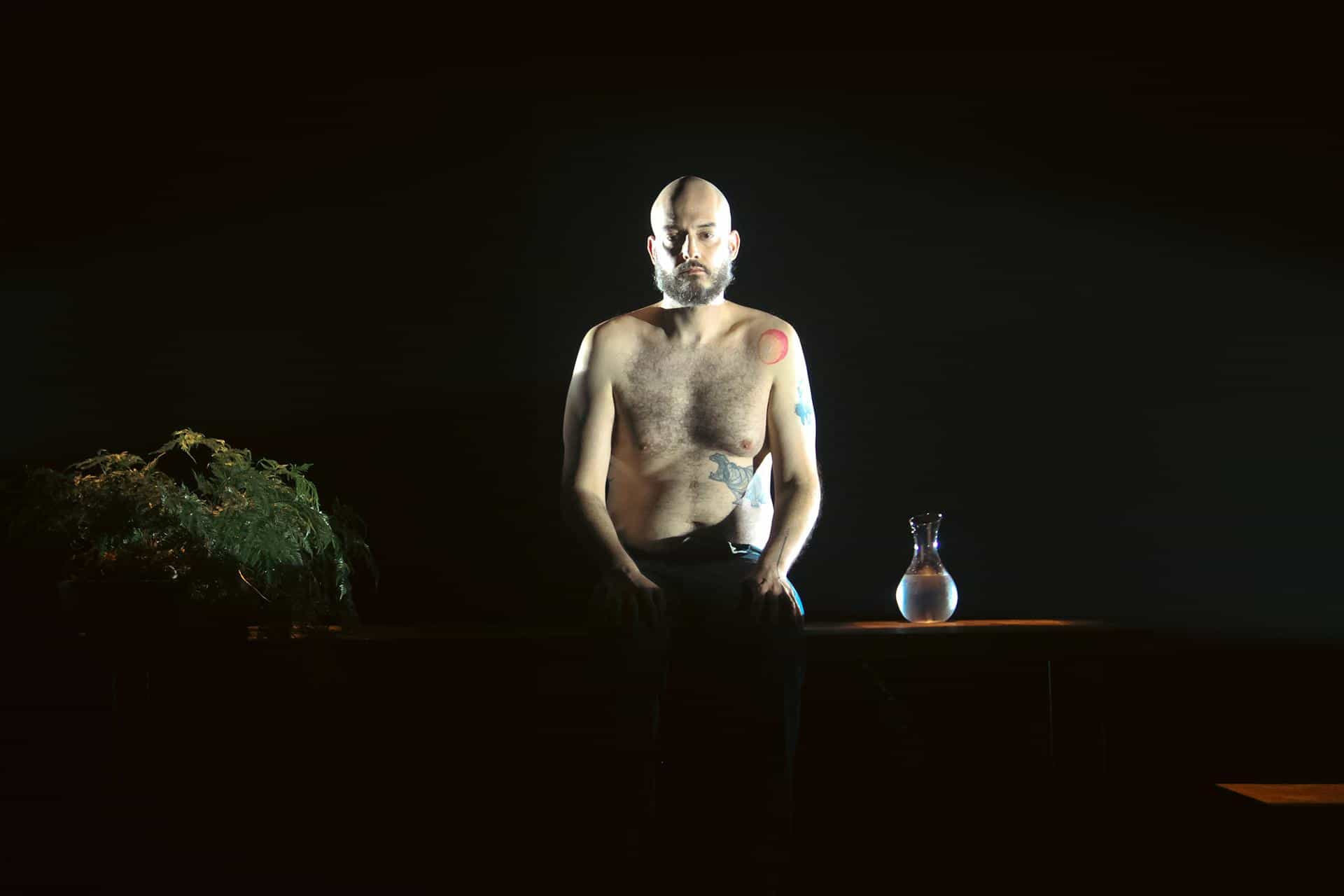 Filoctetes em Lemnos atualiza a fragilidade da matéria viva