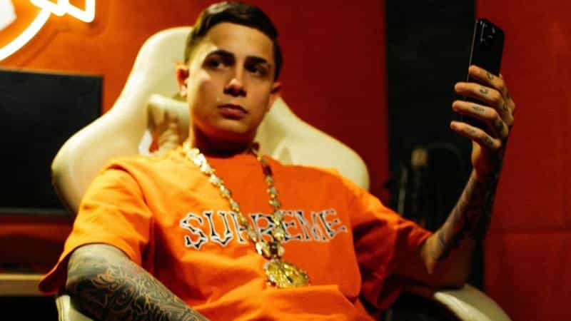 MC Hariel promove música no status do Whatsapp no Brasil