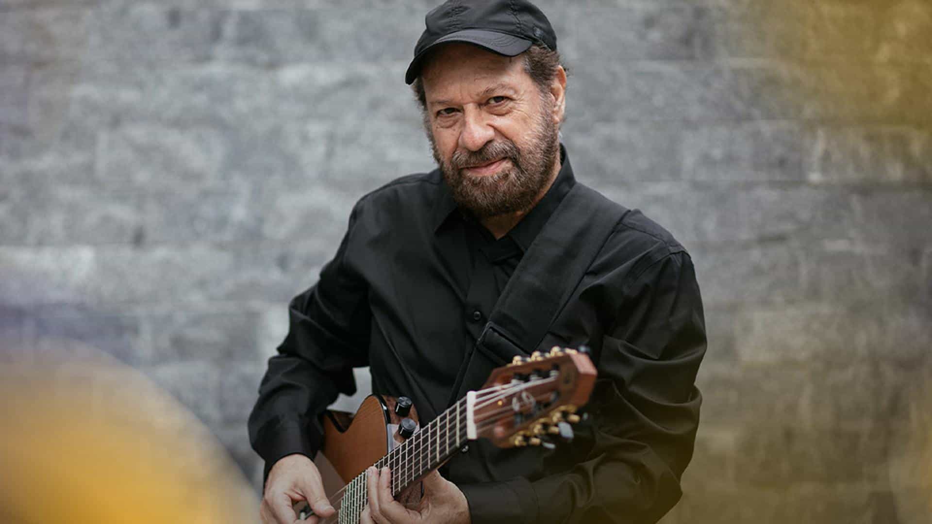 Agora no palco São Paulo Square do The Town: João Bosco Quarteto