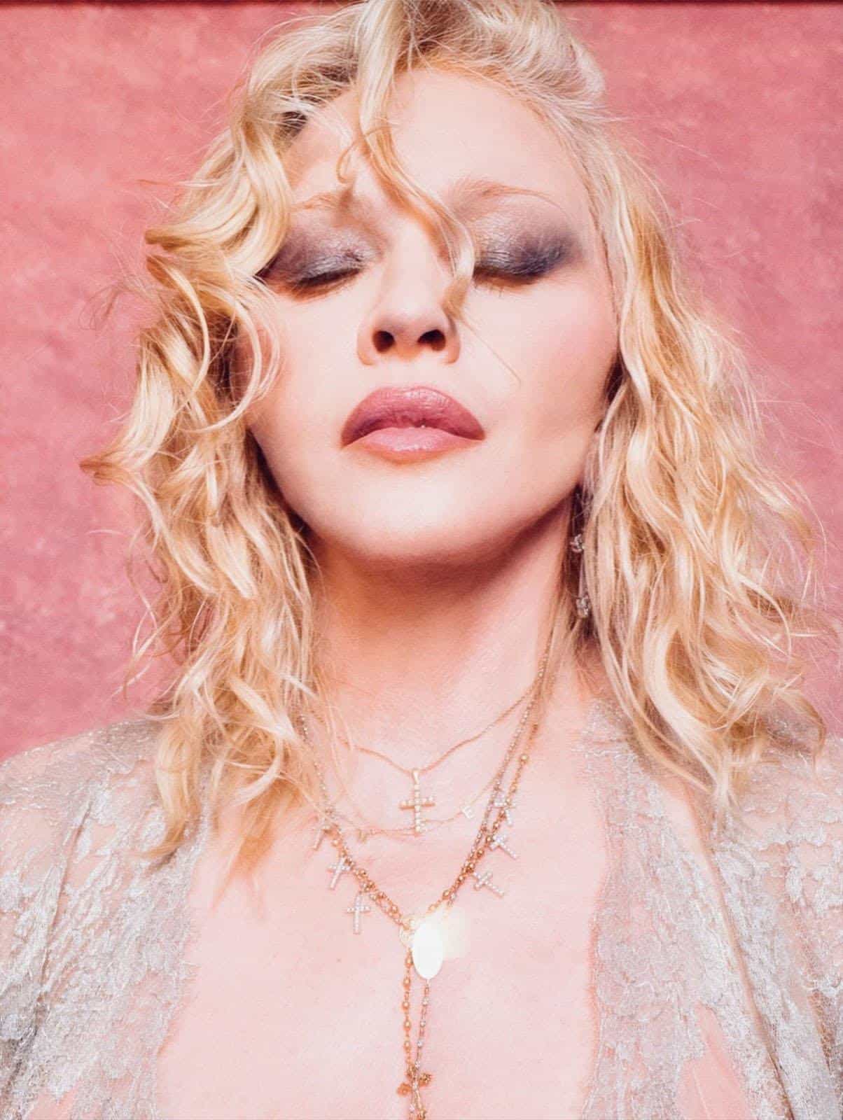 Quase duas décadas, Madonna retorna à Warner Records