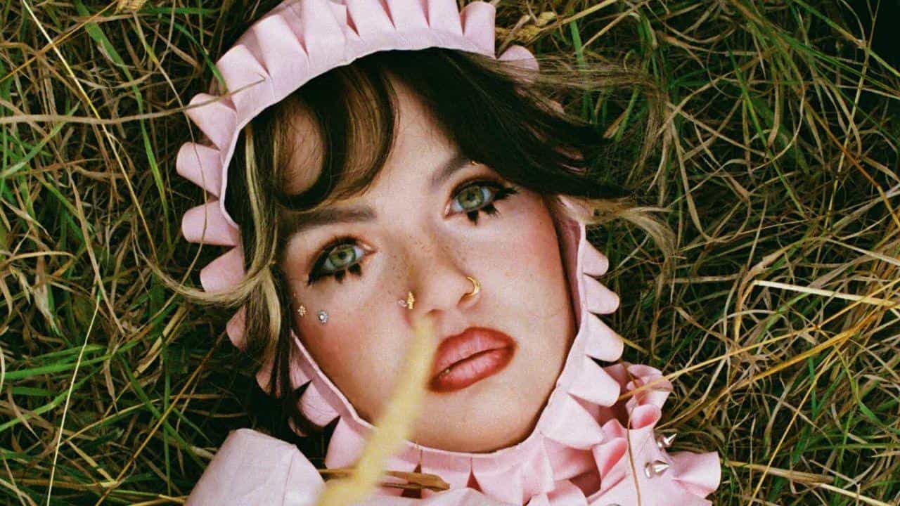 Lola Young revela seu novo álbum “I’m only f**king myself”