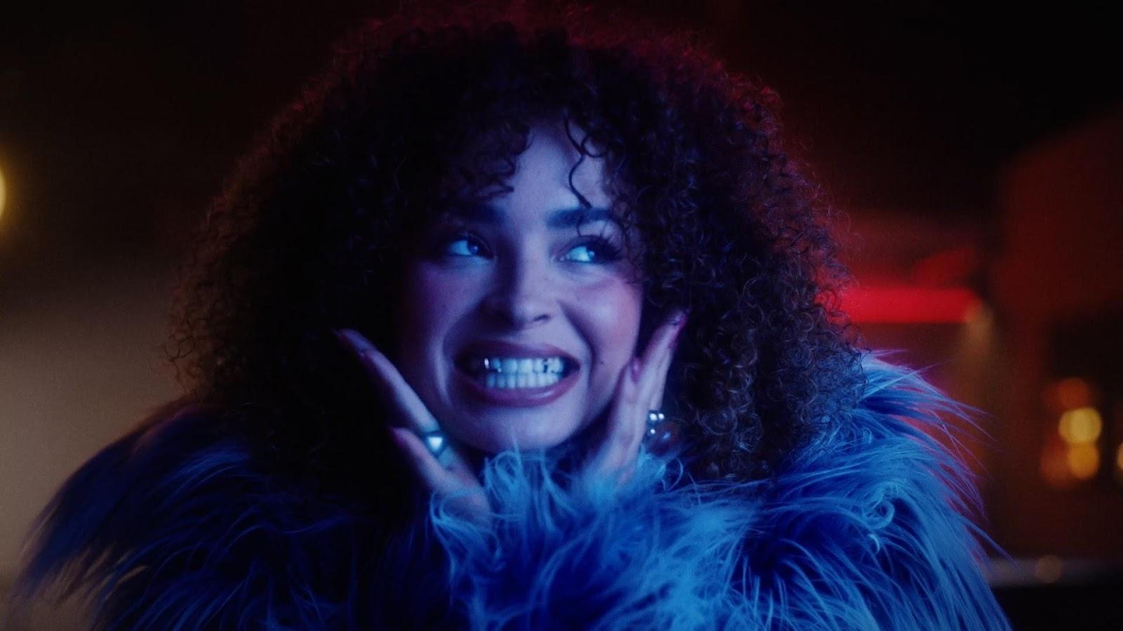Ella Eyre lança seu novo single desafiador