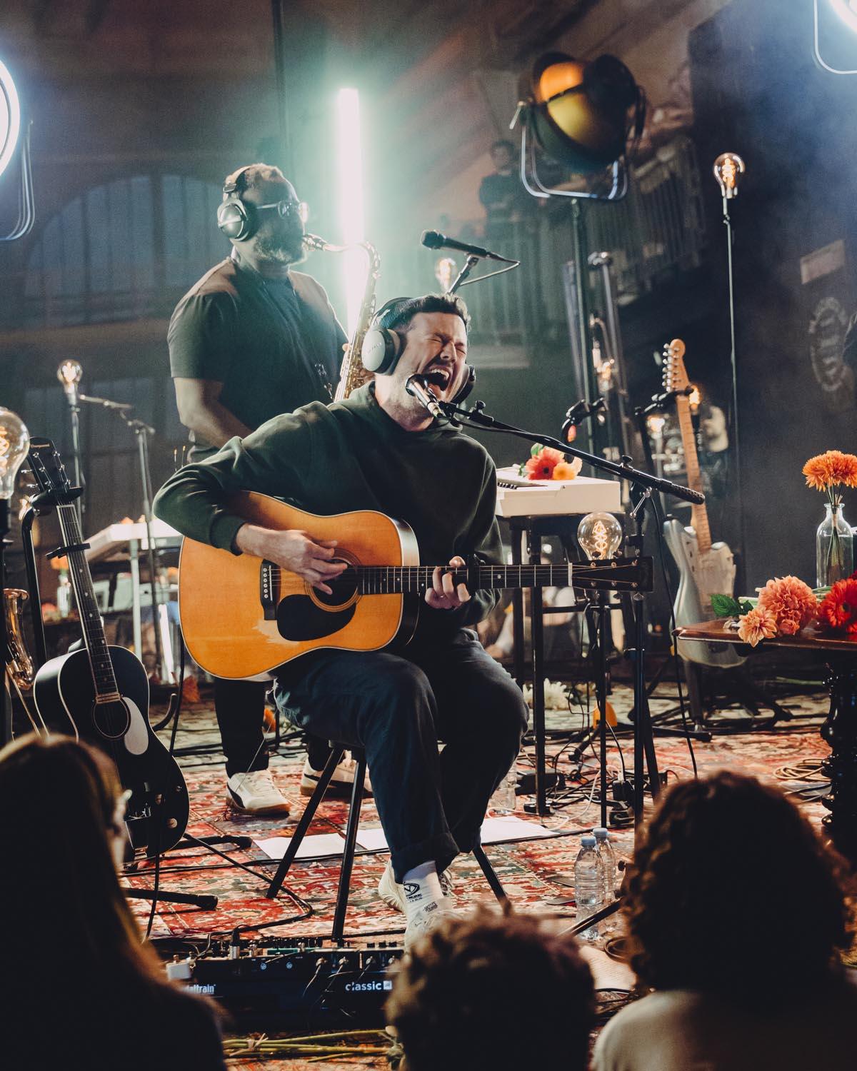 SYML lança o álbum ao vivo “Paris Unplugged”