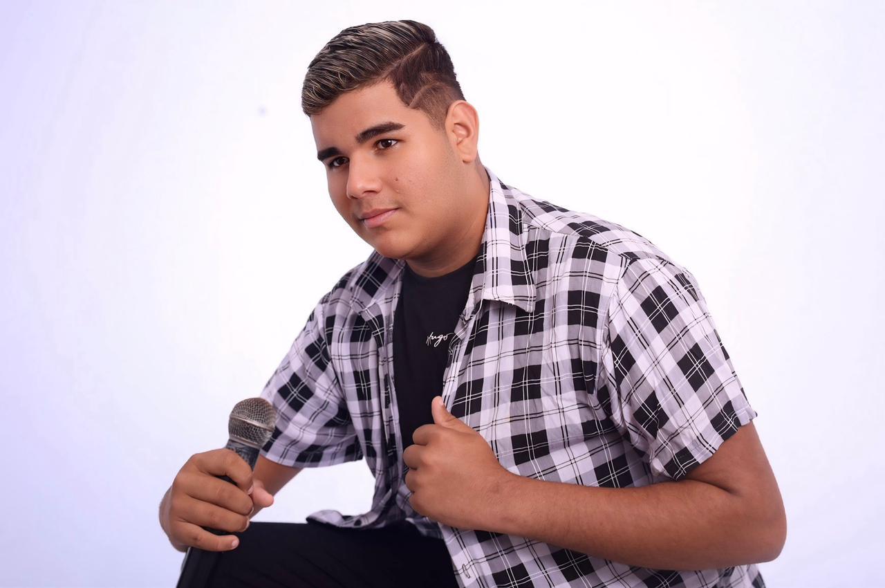 Dougllas Fernanddo anuncia primeiro álbum