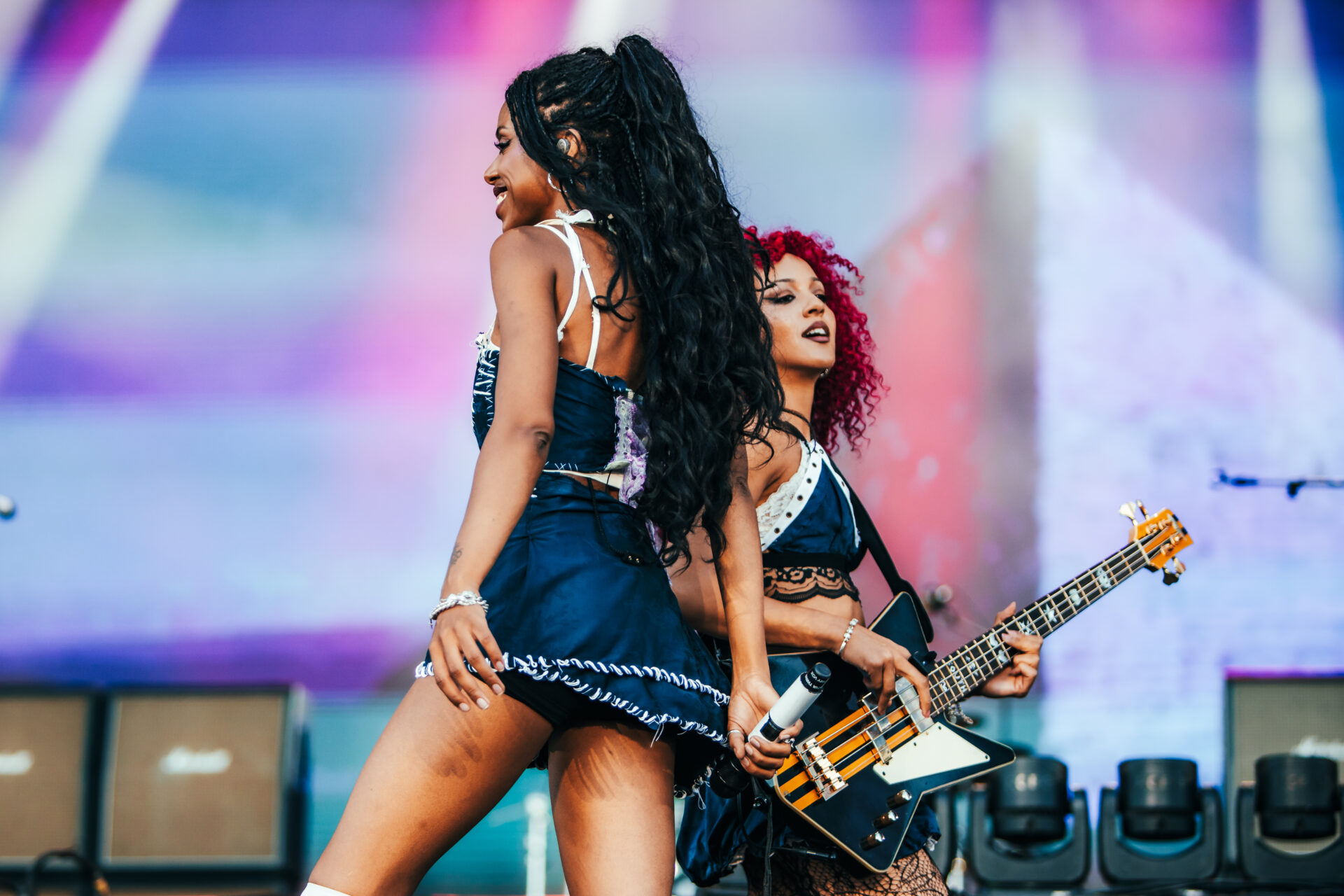 Amy Love e Georgia South, o duo britânico transformou-se em um explosivo power trio no Rock in Rio