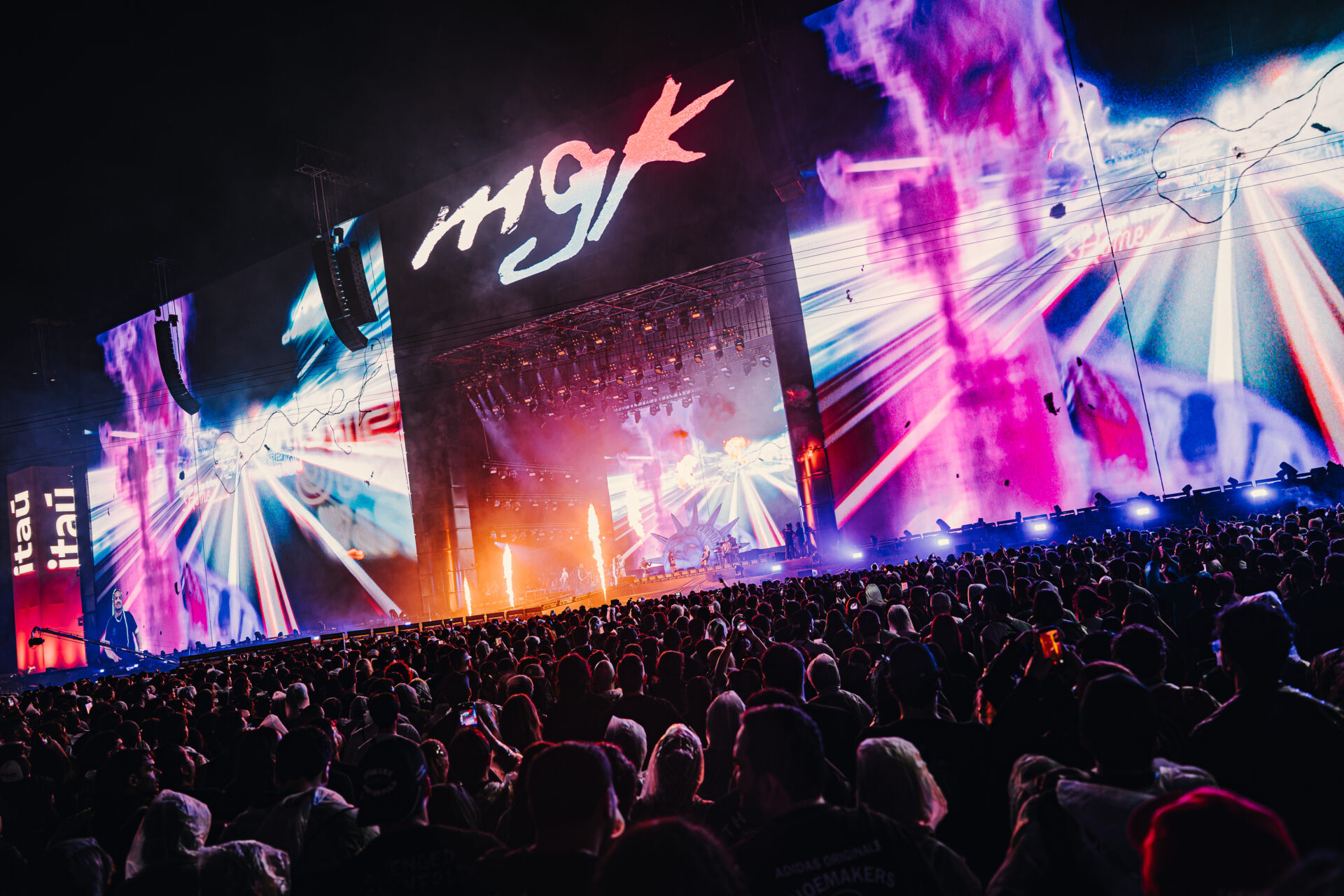 O Show de MGK no segundo dia do Rock in Rio / @mangabeira