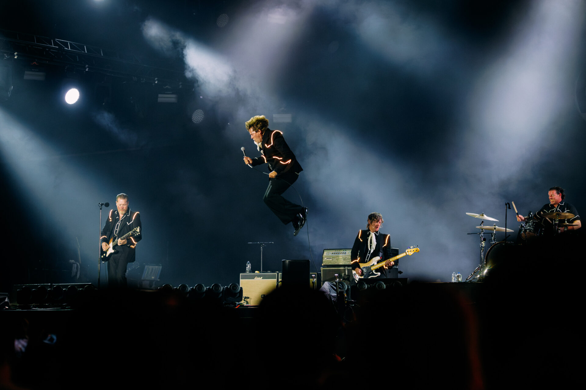 The Hives no palco mundo / @vansbumbeers