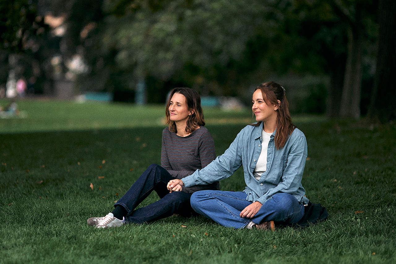As Crianças estão Bem - Camille Cottin (Jeanne) e Monia Chokri (Nicole) e Camille Cottin (Jeanne) - crédito Autoral Filmes